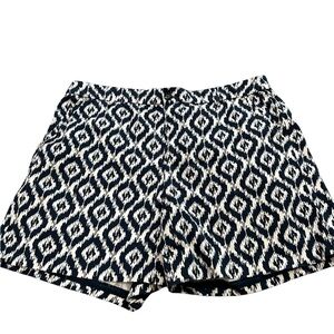 NWOT Love The Fit Blue and White Pattern Shorts Stretch Women’s Size‎ 12